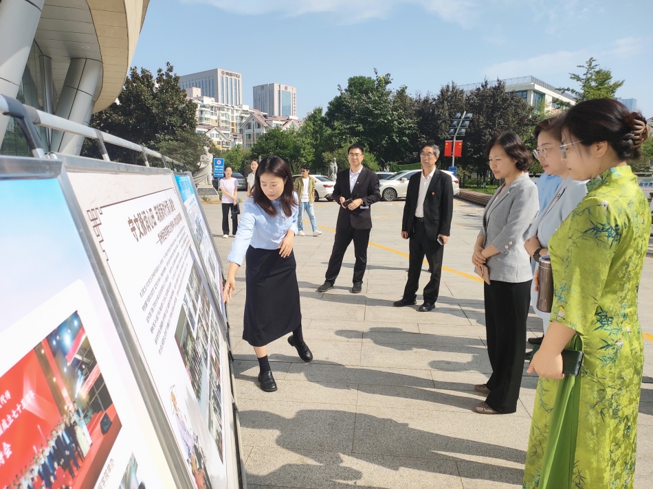 02介绍孝文化基地.jpg